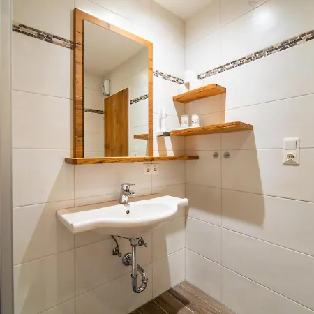 Апартаменты Anderla 1 Вильдшёнау